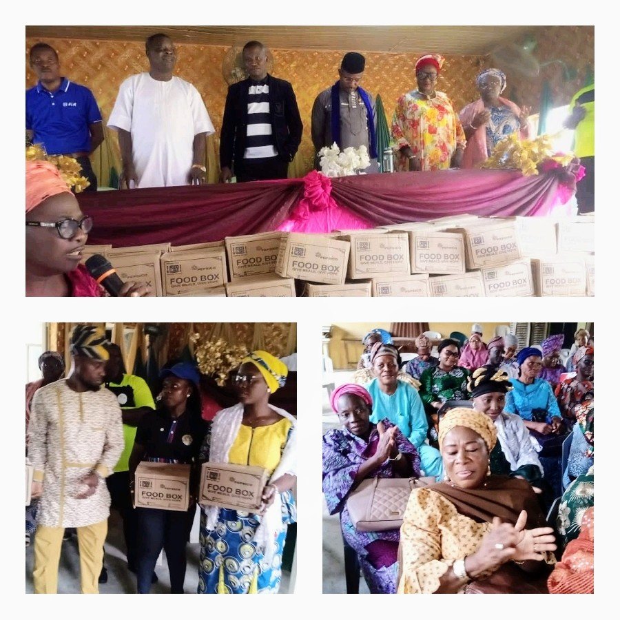 66555544iijj7E23614660747034946303. Friday 23rd September 2022, Comrade Oluwafemi Fakolade's Nigeria Union of Teachers (NUT) Ikorodu Branch presented food boxes to 100 Retired Primary and Secondary School, Teachers.
The event was organised as part of activities commemorating 2022 World Teachers Day to recognise the Retired teachers and contribute to their well-being.
Representatives of Lilong International and Mr Rotimi Erogbogbo, Chairman of IKODASS amongst others were dignitaries at the event.
Scaling up the difference, the NUT Ikorodu Ikorodu branch appreciated Food Clique, Pepsi-Co International and the 2022 World Teachers Day committee for making the program a success.