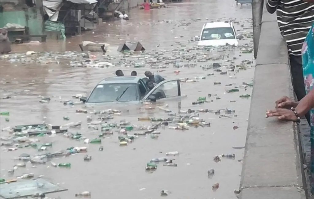 flood 1 1024x6501369243640087993528 1 The Lagos State Government has again reassured residents that there is no cause for panic despite recent flash floods being experienced in parts of the State, occasioned by the unprecedented heavy downpour of the past days.
The Commissioner for Information and Strategy, Mr. Gbenga Omotoso gave this assurance during a live interview on Channels Television programme, "Sunday Politics".
Omotoso said that after the metrological report that predicted heavy rainfall in Lagos for Y2022, the Babajide Sanwo-Olu administration proactively prepared and invested in clearing and cleaning all drainage channels, including 232 secondary drainage channels and other drains to prevent the kind of flooding being experienced in other parts of the country.
While noting that the Oyan and Osun Dams have been opened to let off accumulated water, the Commissioner disclosed that the experiences in Lagos when it rains are flash floods which disappear in one or two hours after the rain. He, however, called on those living in low-lying and flood-prone areas to be cautious and be prepared to relocate at a moment's notice, when necessary.
He also reacted to the Economist Intelligence report ranking Lagos as the second most unlivable city, by dismissing the report, saying, "Lagos is not only the pride of the Blackman but a city where foreign companies are falling over themselves to invest, as the State is attracting the biggest foreign direct investment in Africa. in addition, to being the 98th richest city in the world and the fourth on the continent”.
Highlighting some of the achievements of the Sanwo-Olu’s administration in Lagos State, Omotoso disclosed that the Government has recorded many feats in the education sector and last Wednesday, commissioned 15 new schools with over 150 blocks of classrooms and 1,386 bed-space hostels.
His words: "We are building iconic schools, such as the Elemoro Secondary school with world-class sports facilities where the national team can train and also the Wetland School in Agege, with innovative touch screen boards, powered 24 hours by solar energy".
Omotoso also mentioned other laudable projects already executed by the administration, which include the Blue and Red Rail scheduled for completion by the end of the year and the first quarter of next year respectively. He said the Babajide Sanwo-Olu administration started the Red Line on April 15, last year and will complete it, this year.
Video Circulated Sunday 23rd October.