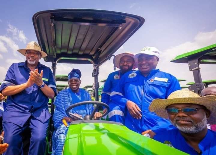 PRESIDENT TINUBU INAUGURATES AGRICULTURAL MACHINERY IN NIGER, SAYS NIGERIA MUST FEED ITS PEOPLE AND HAVE ENOUGH FOR EXPORT ®™√ INN Nigeria ©
